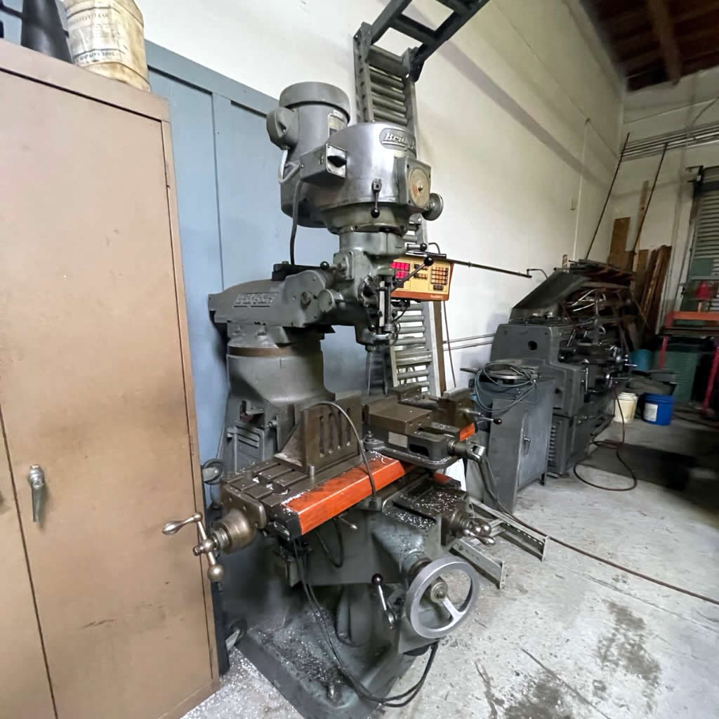 BRIDGEPORT MILLING MACHINE