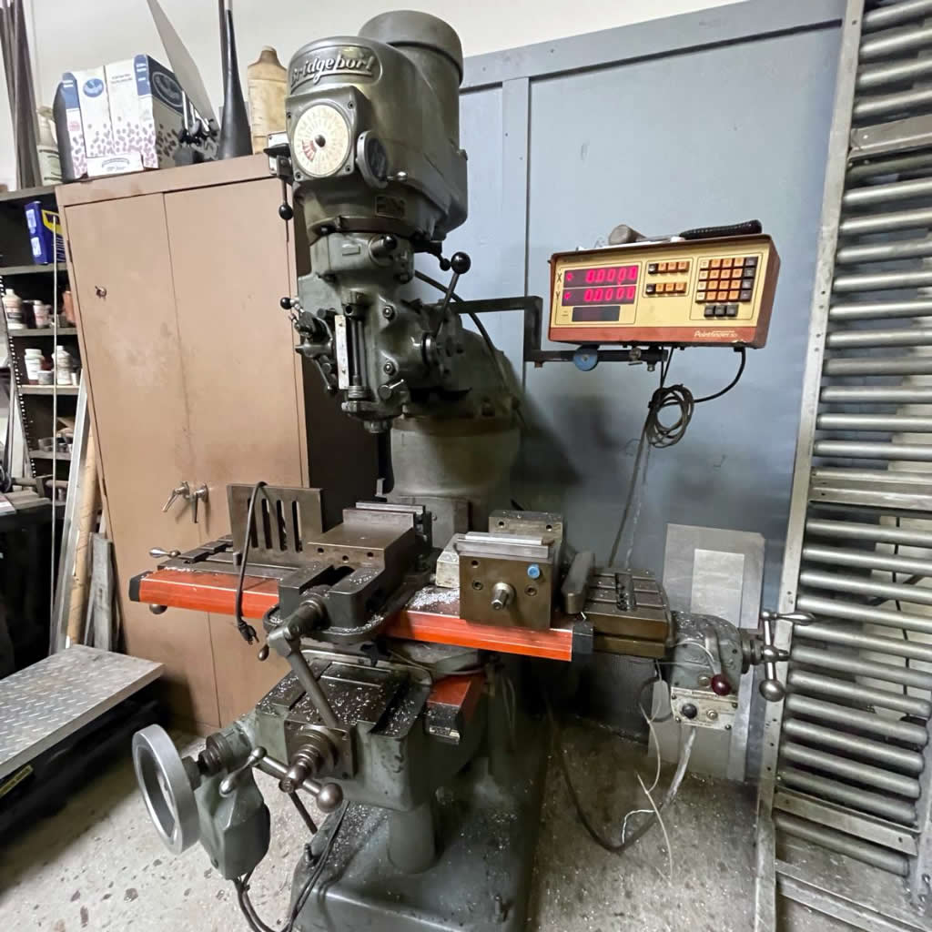 BRIDGEPORT MILLING MACHINE